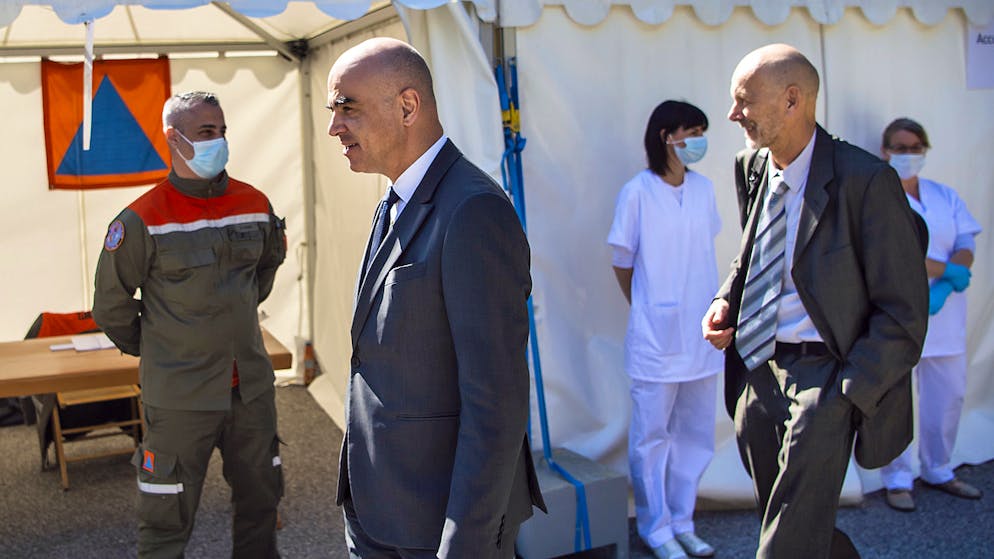 Gesundheitsminister Alain Berset (SP) und Daniel Koch vom BAG sind zunehmend mit Forderungen seitens der Parteien konfrontiert.