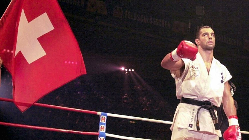 Andy Hug Anfang Juni 2000 nach seiner erfolgreichen Titelverteidigung in Zürich gegen den Kroaten Mirko Filipovic.