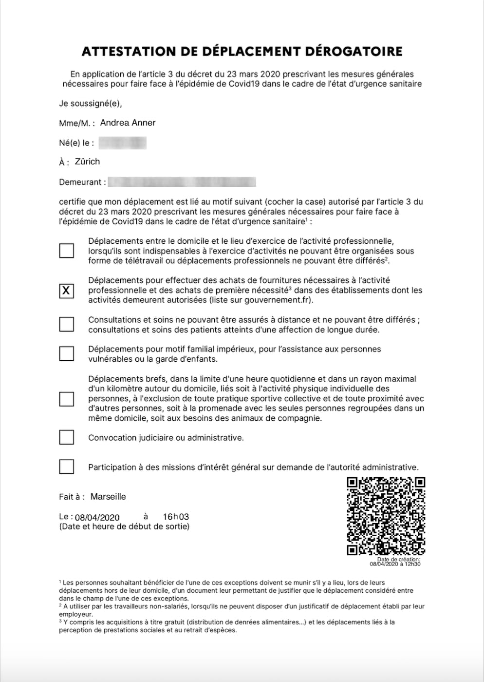 Das Schreiben der französischen Regierung. Andrea Anner muss es immer auf sich haben, wenn sie das Haus verlässt.