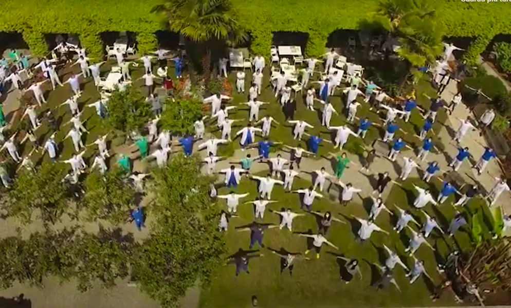 Un frame del video dei dipendenti de La Carità di Locarno