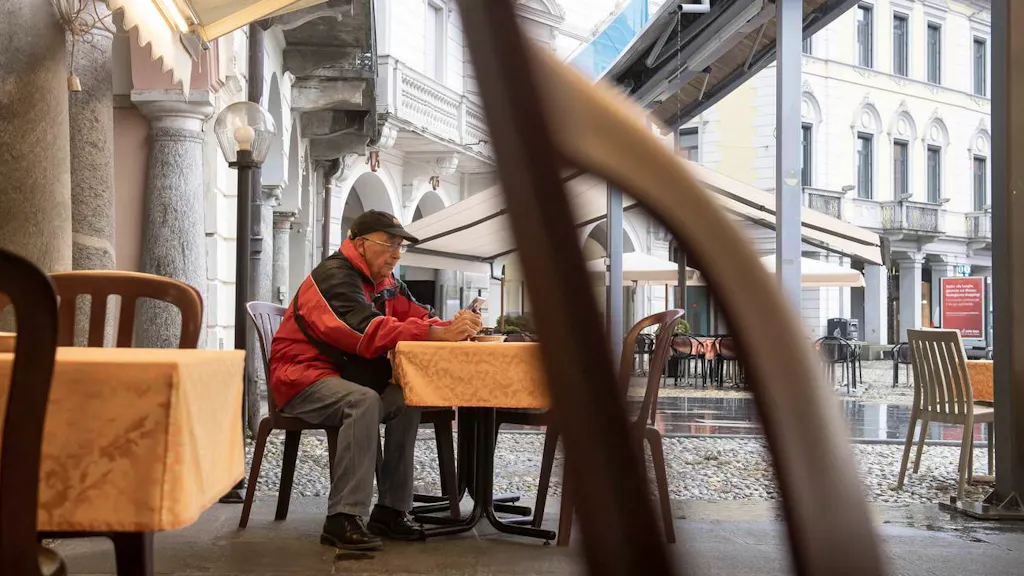 Ticino. Riaprono i bar, ma regna l'incertezza sul loro futuro