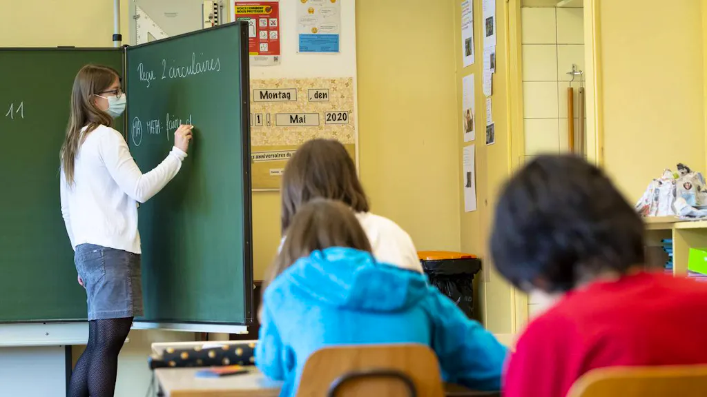 Ticino. Regole poco rispettate nelle scuole: «Presa in giro per la mascherina»