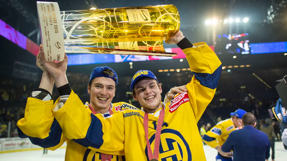 Dario Simion, sinistra, e Grégory Hofmann hanno vinto il titolo nel 2015 quando giocavano nel Davos. Ora i due attaccanti sono di nuovo insieme con la maglia dello Zugo.