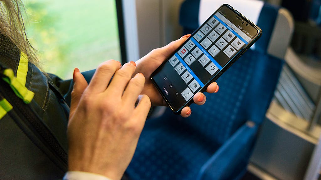 Kriminalität. Schwarzfahrer greift in Zug Billetkontrolleure an