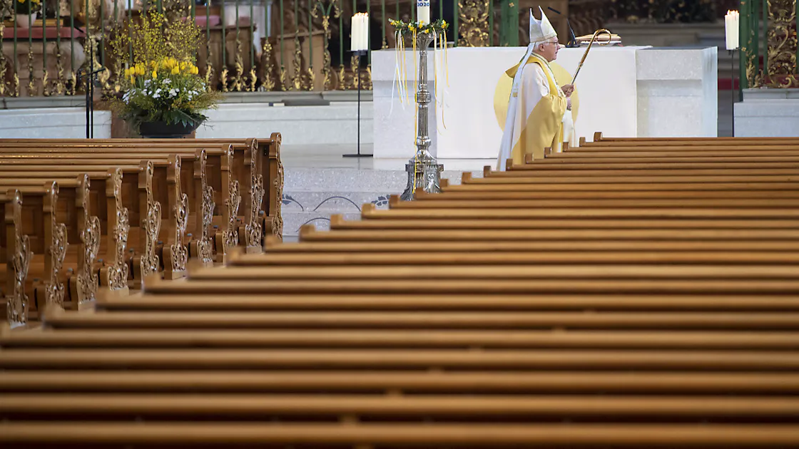 Epidemia: Ripresa delle funzioni, differenze fra Chiesa cattolica e
