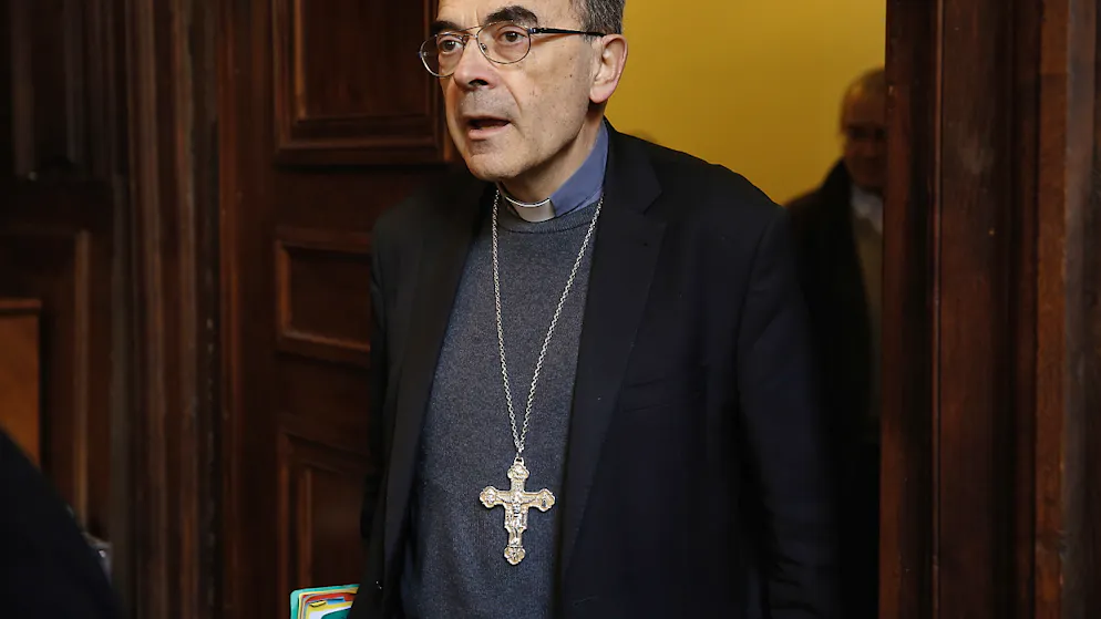 La teologa Anne Soupa, 73 ann, si è «candidata» alla successione del cardinale di Lione, Philippe Barbarin, ritirato dopo la condanna per omessa denuncia di molestie su minori.