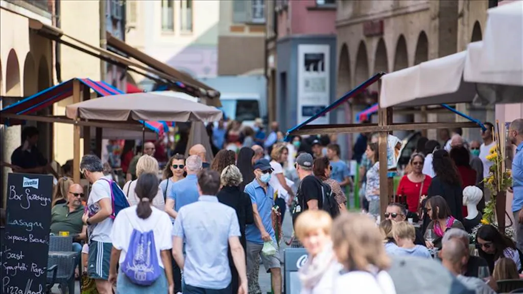 Epidemia. Bellinzona, al mercato solo con la mascherina
