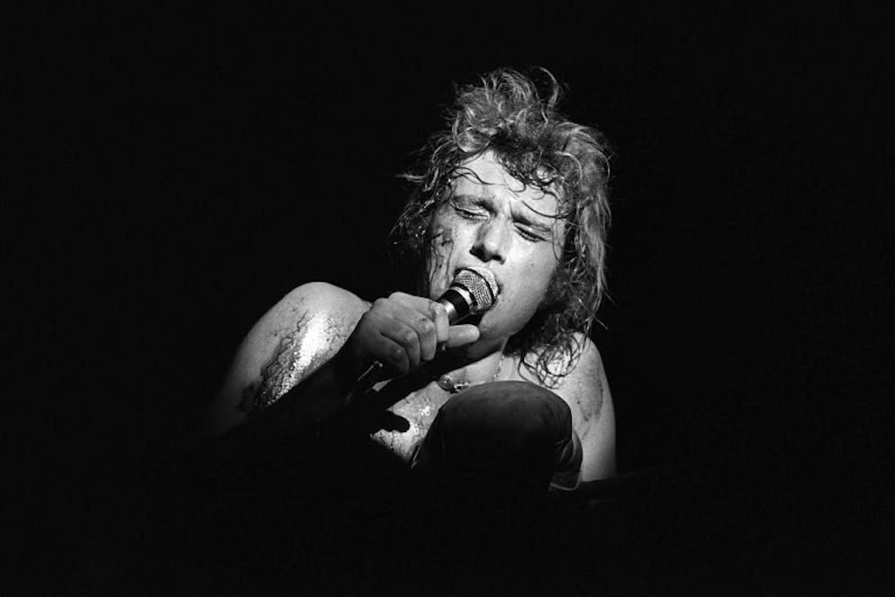 Johnny Hallyday sur la scène du Palais des Sports à Paris, en avril 1969