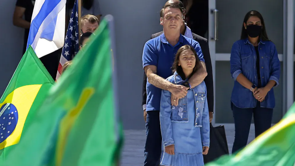 Il presidente brasiliano Jair Bolsonaro ha partecipato alla manifestazione in suo sostegno assieme alla figlia Laura.