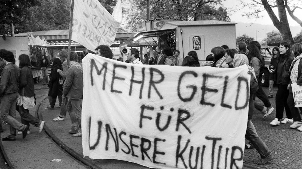 Vor 40 Jahren begann der Zürcher «Opernhaus-Krawall». Die Wut der Jugend entzündete sich daran, dass für die Opernhaus-Renovierung 60 Millionen Franken gesprochen wurden, die Jugendkultur aber leer ausging.