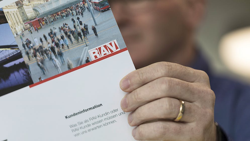 Die Coronavirus-Krise: Eine Chronologie. 7. Mai: Der Schweizer Arbeitsmarkt hat im April die Folgen der Coronakrise zu spüren bekommen. Die Arbeitslosenquote stieg auf 3,3 Prozent, wie das Staatssekretariat für Wirtschaft (Seco) mitteilte.Der Bund erwartet im Jahresverlauf sogar bis zu fünf Prozent.