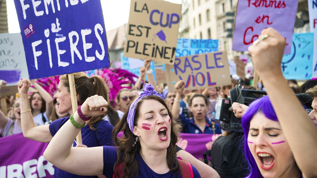 Kinder, Aussehen, Twerken. Wie Männer auf Fragen reagieren, die sonst nur Frauen gestellt werden