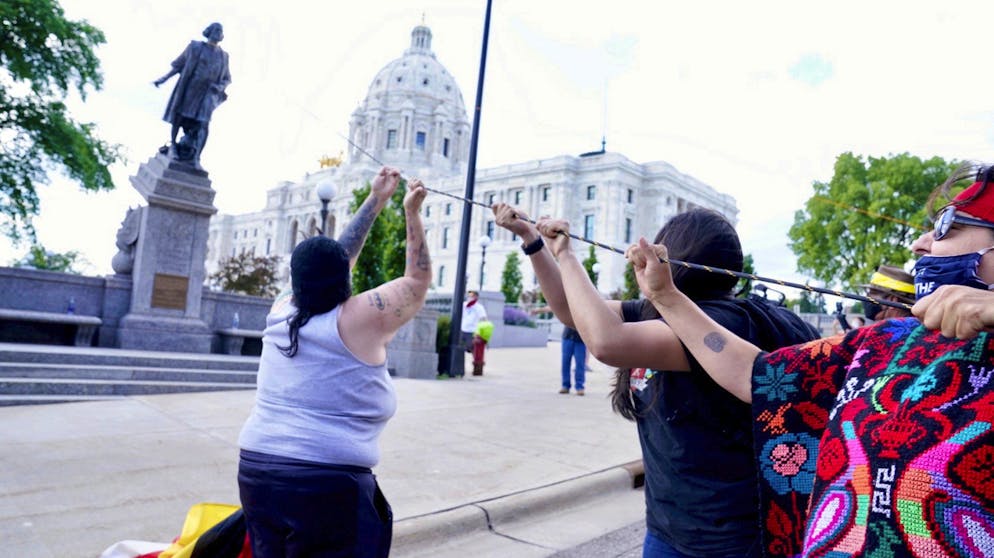 Helden Oder Rassisten Streit Um Namen Statuen Und Flagge Spaltet Die Usa