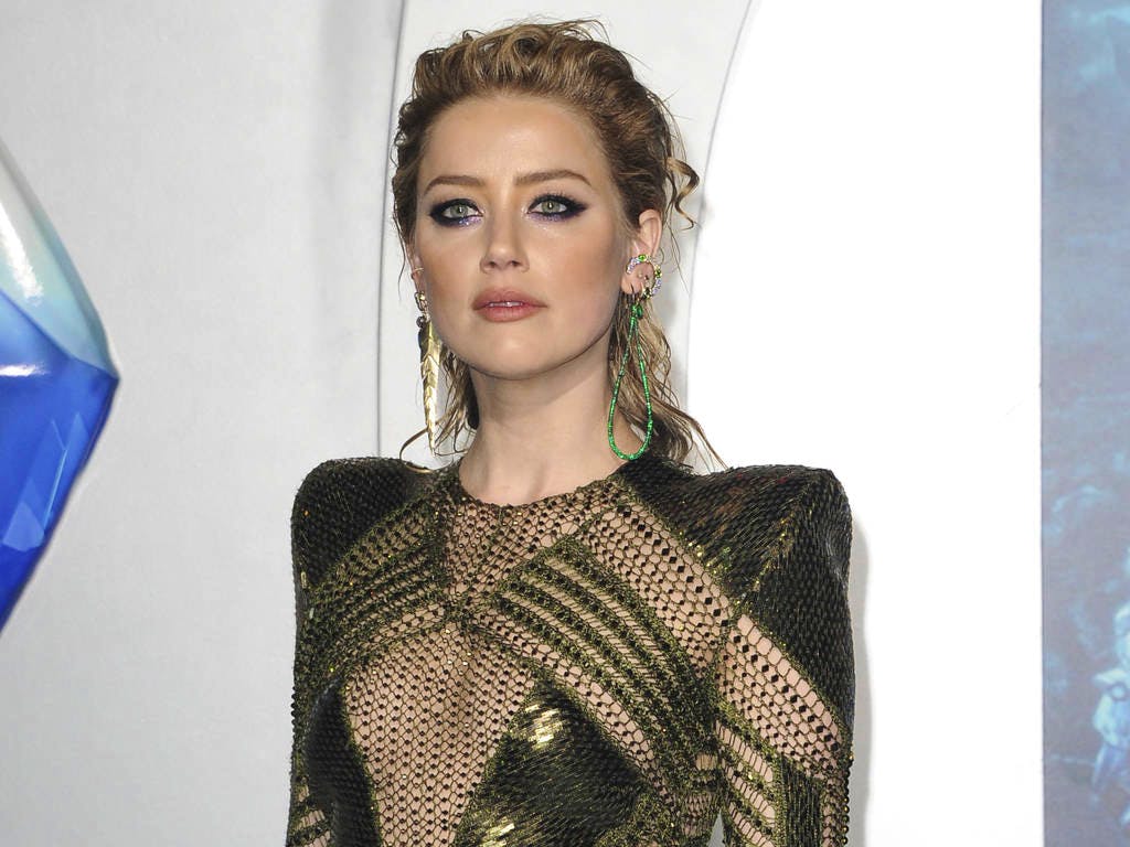 Amber Heard Cara Delevingne Ascenseur Diffamation. Elon Musk dément les rumeurs de «plan à trois» avec Amber Heard .