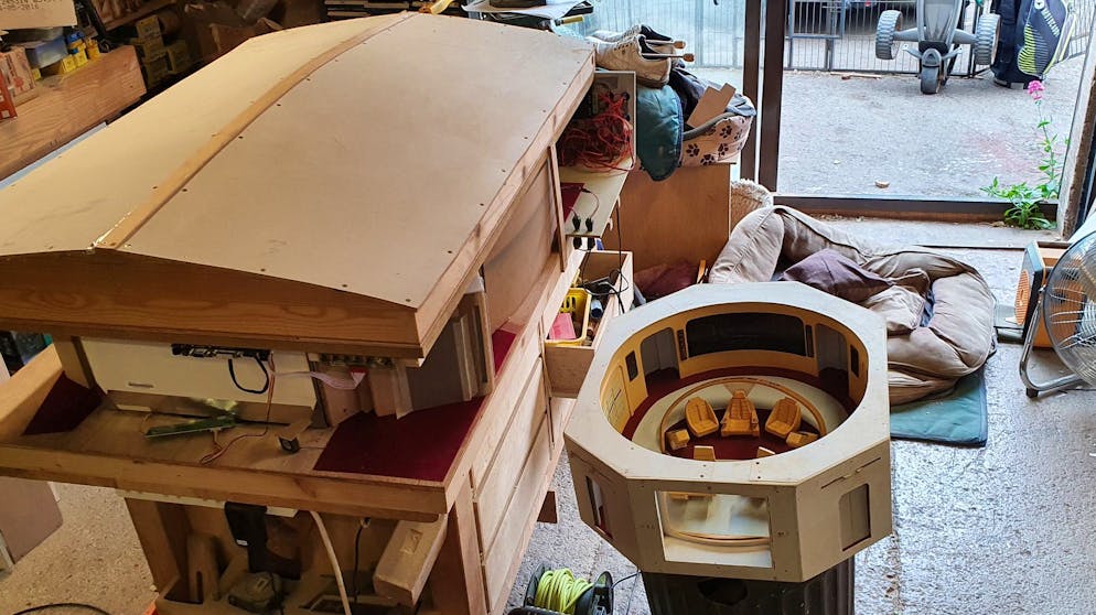 Willkommen auf der USS Enterprise. 500 Stunden brauchte Collard, um sich seinen Traum zu  verwirklichen, ...