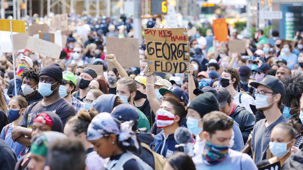 USA: Unruhen nach dem Tod von George Floyd. Auch in zahlreichen anderen Städten gehen die Menschen auf die Strasse, um gegen Polizeigewalt gegen Schwarze zu demonstrieren. Hier etwa in New York ...