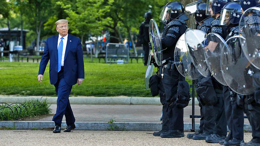 Aufstand. Trump droht mit Einsatz der Armee – Tote bei Protesten nahe Chicago