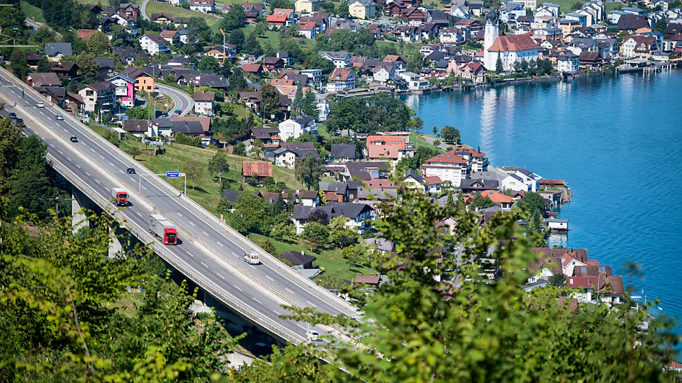 Der Lehnenviadukt bei Beckenried: Nidwalden will die Verkehrsentwicklung der nächsten Jahrzehnte planen. (Archivaufnahme)