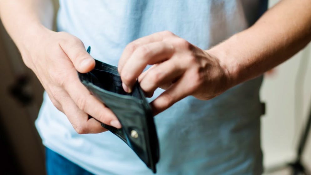 Viele Menschen müssen 2024 wohl haushälterisch mit ihrem Geld umgehen. (Symbolbild)