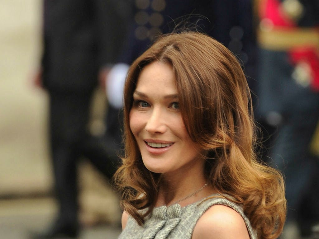 Carla Bruni travaille avec une candidate de «The Voice»