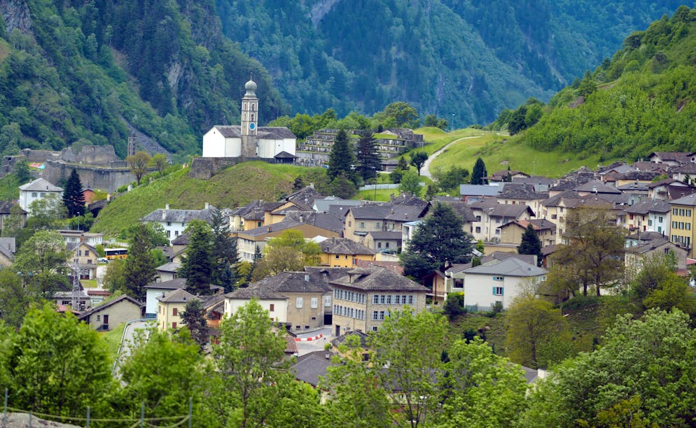 Nella foto veduta panoramica di Mesocco