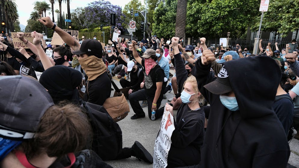 USA: Unruhen nach dem Tod von George Floyd. Demonstrationen fanden am Dienstag unter anderem auch in Los Angeles, New York und Washington statt.