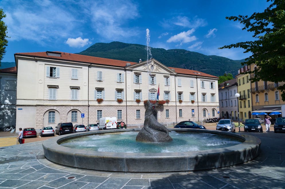 Bellinzona: fontana in Piazza Governo.