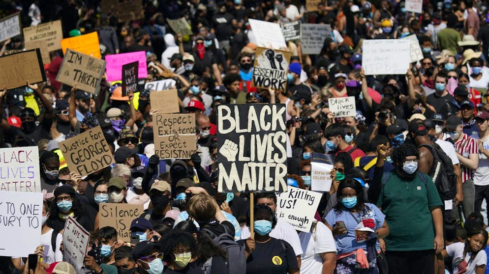 USA: Unruhen nach dem Tod von George Floyd. Im texanischen Houston marschierten Zehntausende im Gedenken an den getöteten George Floyd.