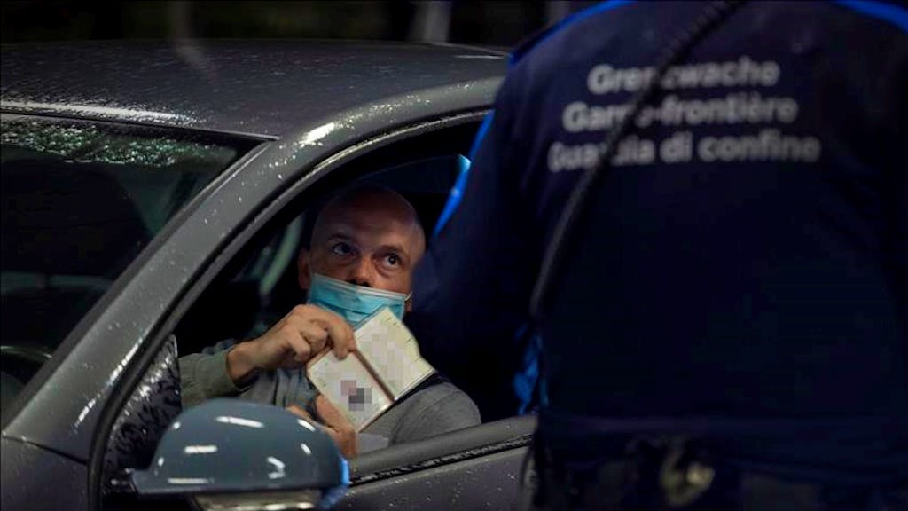 Epidemia. L'Italia riapre le frontiere, in molti partono per rivedere le famiglie