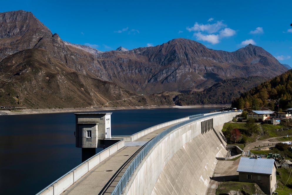 Nella foto uno scorcio del bacino idroelettrico artificiale del Ritom. 