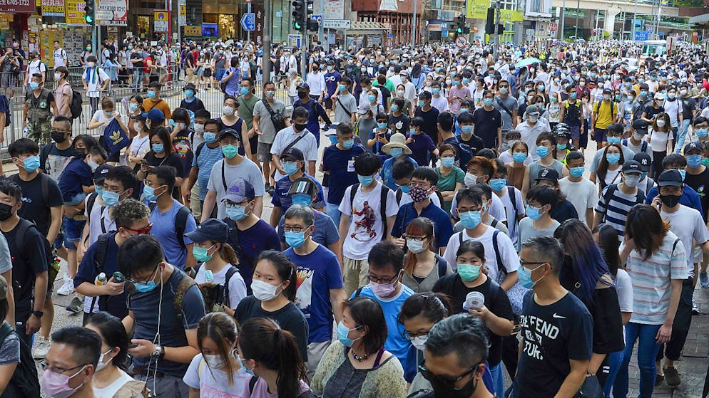 Pechino respinge le «critiche esterne» sulla nuova legge sulla sicurezza nazionale tarata per Hong Kong, definendo «logiche da banditi» l'ipotesi di sanzioni su funzionari cinesi, come anticipato dagli Stati Uniti.