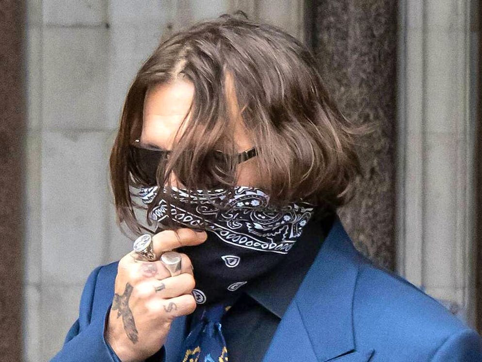 - London, Britain - 20200709 Johnny Depp at The Royal Courts of Justice, where his trail against The Sun.

-PICTURED: Johnny Depp
-PHOTO by: Nils Jorgensen/INSTARimages.com

This is an editorial, rights-managed image. Please contact INSTAR Images for licensing fee and rights information at sales@INSTARImages.com or call +1 212 414 0207 This image may not be published in any way that is, or might be deemed to be, defamatory, libelous, pornographic, or obscene. Please consult our sales department for any clarification needed prior to publication and use. INSTAR Images reserves the right to pursue unauthorized users of this material. If you are in violation of our intellectual property rights or copyright you may be liable for damages, loss of income, any profits you derive from the unauthorized use of this material and, where appropriate, the cost of collection and/or any statutory damages awarded

Where: London, Britain, United Kingdom
When: 09 Jul 2020
Credit: WENN/Instar

**WENN/Instar**

Where: London, Britain, United Kingdom
When: 09 Jul 2020
Credit: WENN/Instar

**=WENN/Instar**