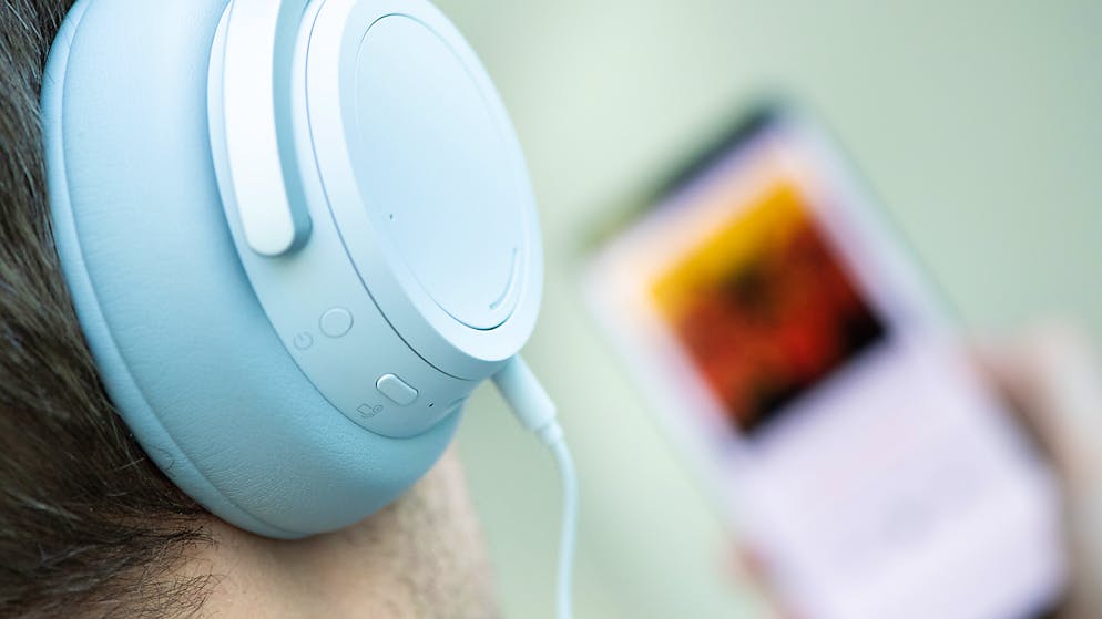 La polizia postale italiana ha scoperto una «chat degli orrori» fra minorenni tra i 13 e i 17 anni, con scambi di immagini «di violenze e alta crudeltà» e anche pedopornografia.