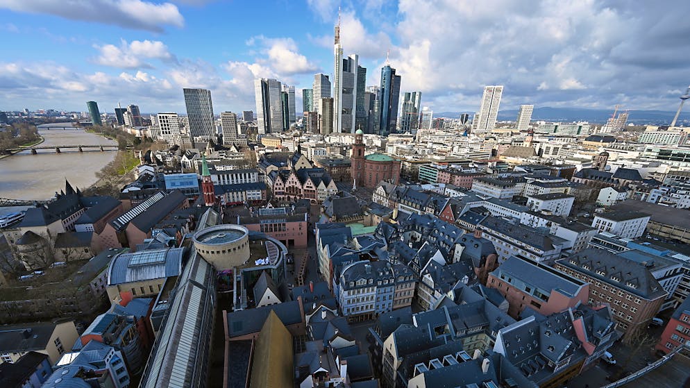 Il prodotto interno lordo dell'Unione europea calerà del 9,3% nel 2020. Nell'immagine una veduta di Francoforte.