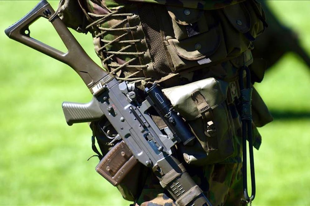 Tragedia alla scuola per granatieri