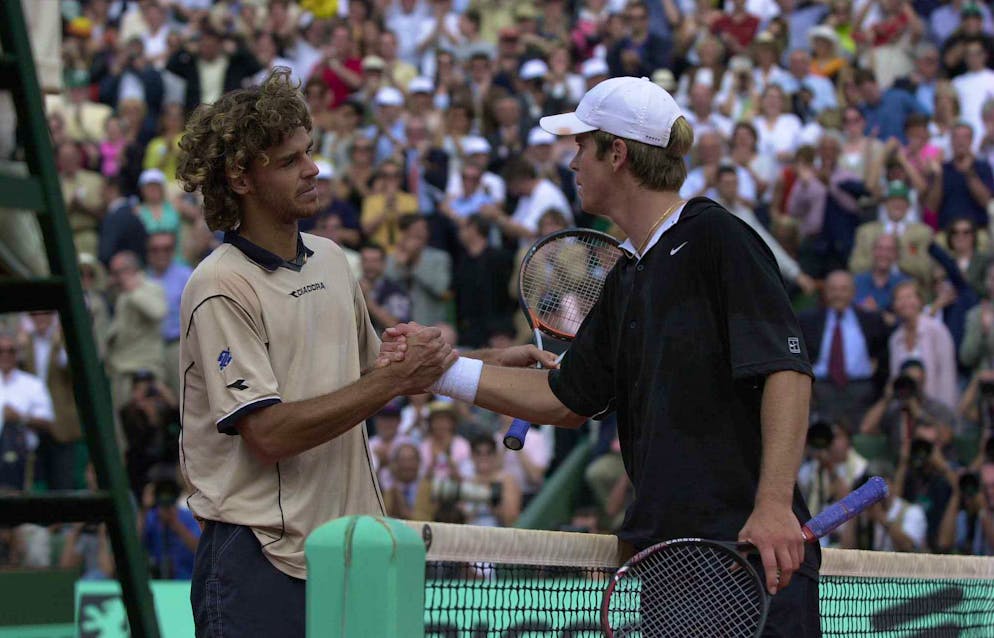 Roland Garros, finale 2000: Magnus Norman (destra) perde per mano del brasiliano Gustavo Kuerten.