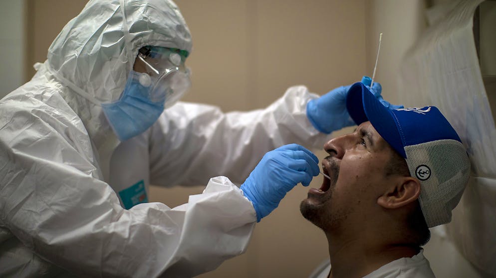 dopo un aumento di casi di coronavirus Barcellona adotta nuove restrizioni e chiede ai residenti di «stare a casa» (foto simbolica)