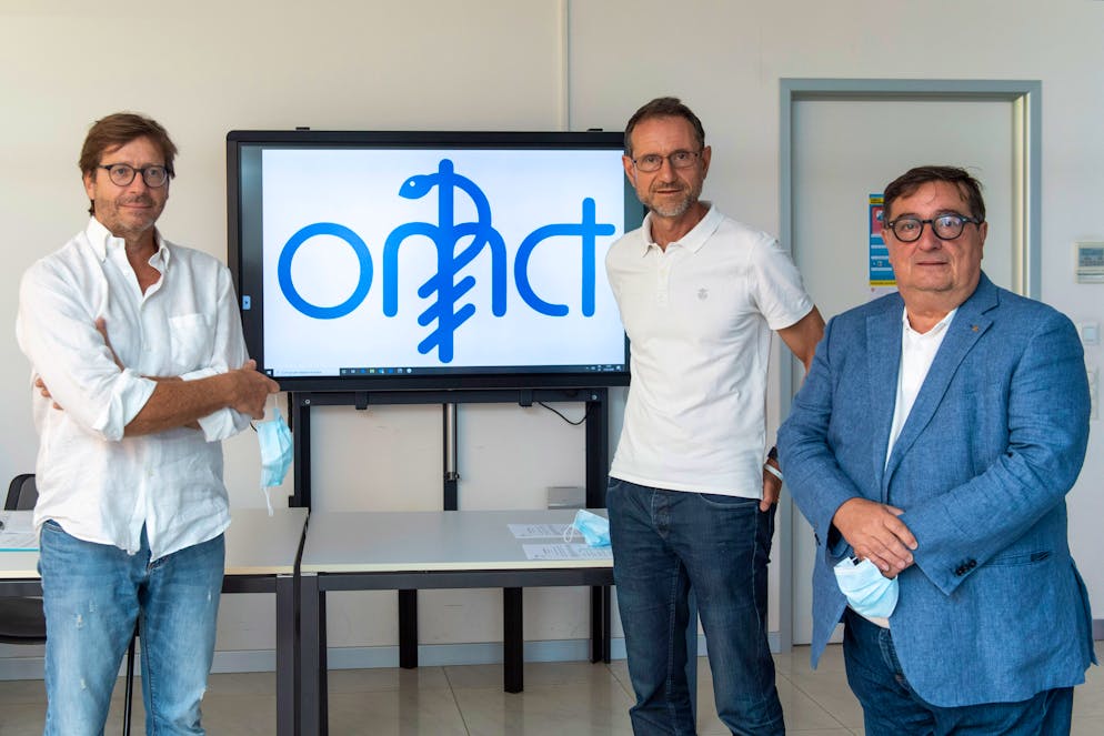 Mezzovico: conferenza stampa OMCT, Ordine dei medici Cantone Ticino, qualità e sicurezza nello studio medici. Nella foto da sinistra Dr Med Claudio Camponovo, Dr. Med. Andrea Badaracco e Dr. Med Franco Denti, Presidente OMCT. 