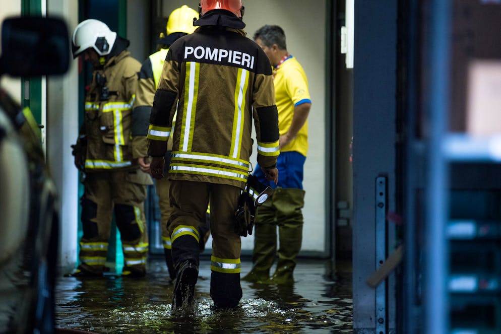 Pompieri al lavoro (foto d'archivio)