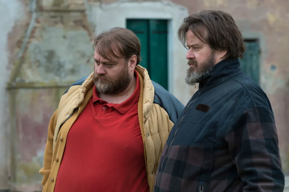 Fresi e Battiston dentro una fiaba con la luna