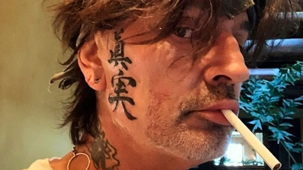 Kolumne am Mittag. Tommy Lee, der Senior im Club der Gesichtstattoo-Träger