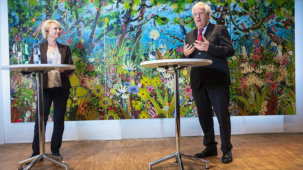 La presidente del Consiglio nazionale Isabelle Moret e il presidente del Consiglio degli Stati Hans Stoeckli si sono recati giovedì in visita a Lugano.