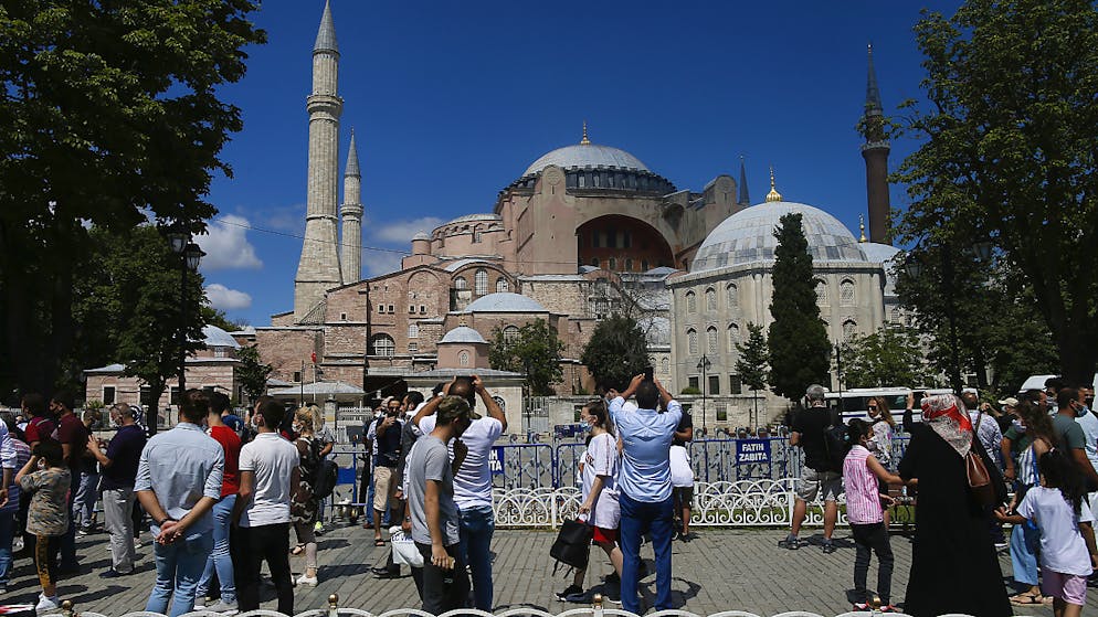 Santa Sofia a Istanbul riconvertita in moschea: venerdì la prima preghiera islamica con la presenza del presidente turco Erdogan