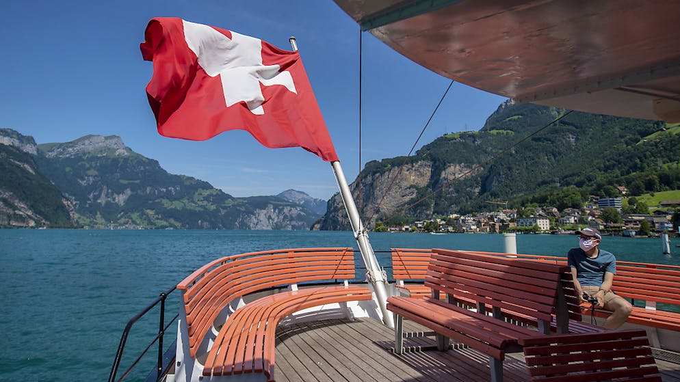 Sui mezzi pubblici praticamente tutti i viaggiatori usano le mascherine. Solo sul ponte dei battelli l'obbligo suscita incomprensioni.