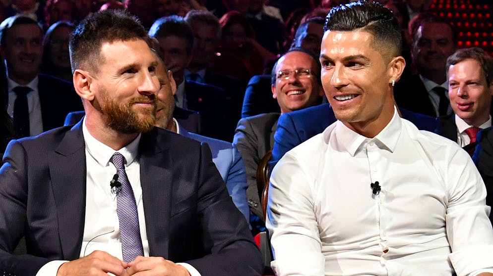 Messi, sinistra, ha vinto sei Ballon d'Or, uno in più di Ronaldo.