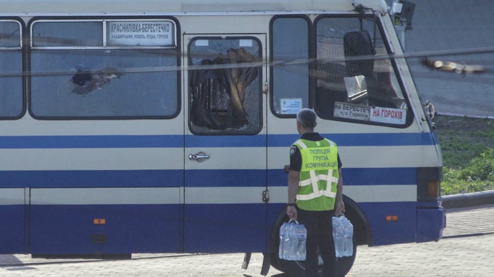 Un uomo armato tiene in ostaggio i passeggeri di un bus in Ucraina