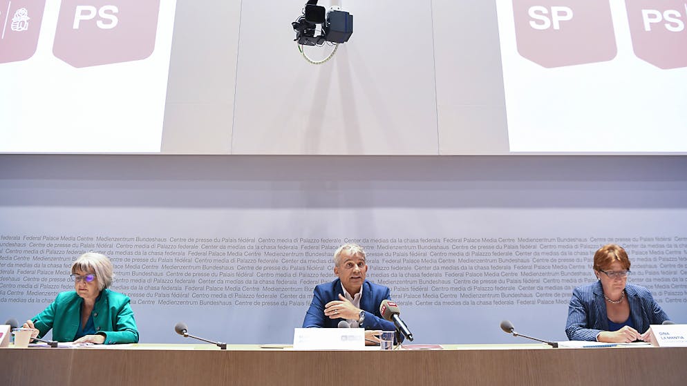 Il vicepresidente del PS Beat Jans in conferenza stampa a Berna