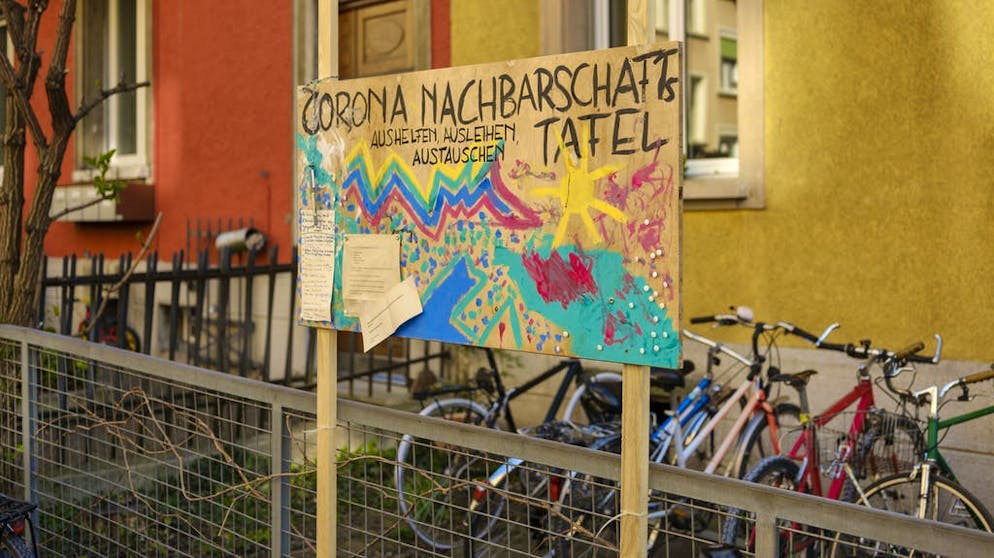 «La crisi ha dimostrato che il fatto vivere insieme all’interno della città non è sinonimo di anonimato, ma piuttosto di grande vicinanza.»