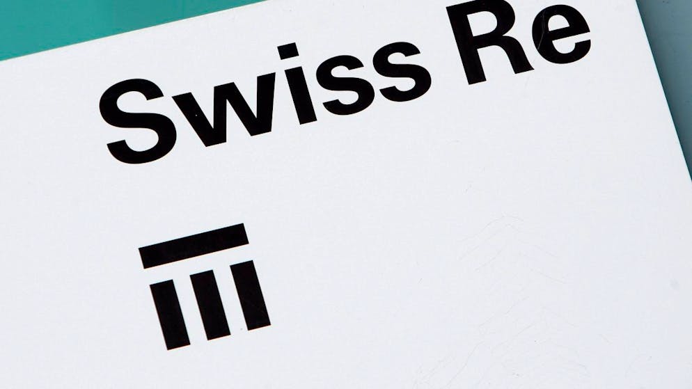 Il riassicuratore Swiss Re nel primo semestre dell'anno registra una perdita di circa 1,1 miliardi di dollari, a fronte di un utile netto di 953 milioni un anno prima.