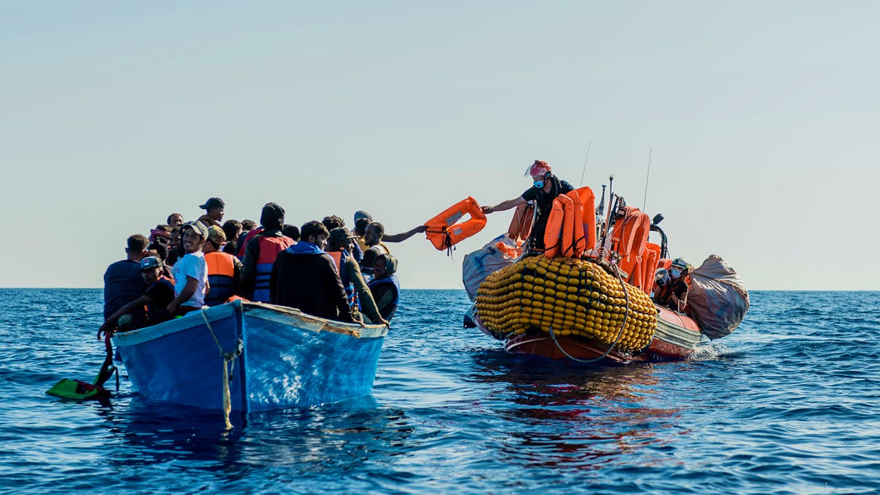 Sbarchi: Centinaia Di Migranti Arrivati In Italia In 48 Ore | Blue News